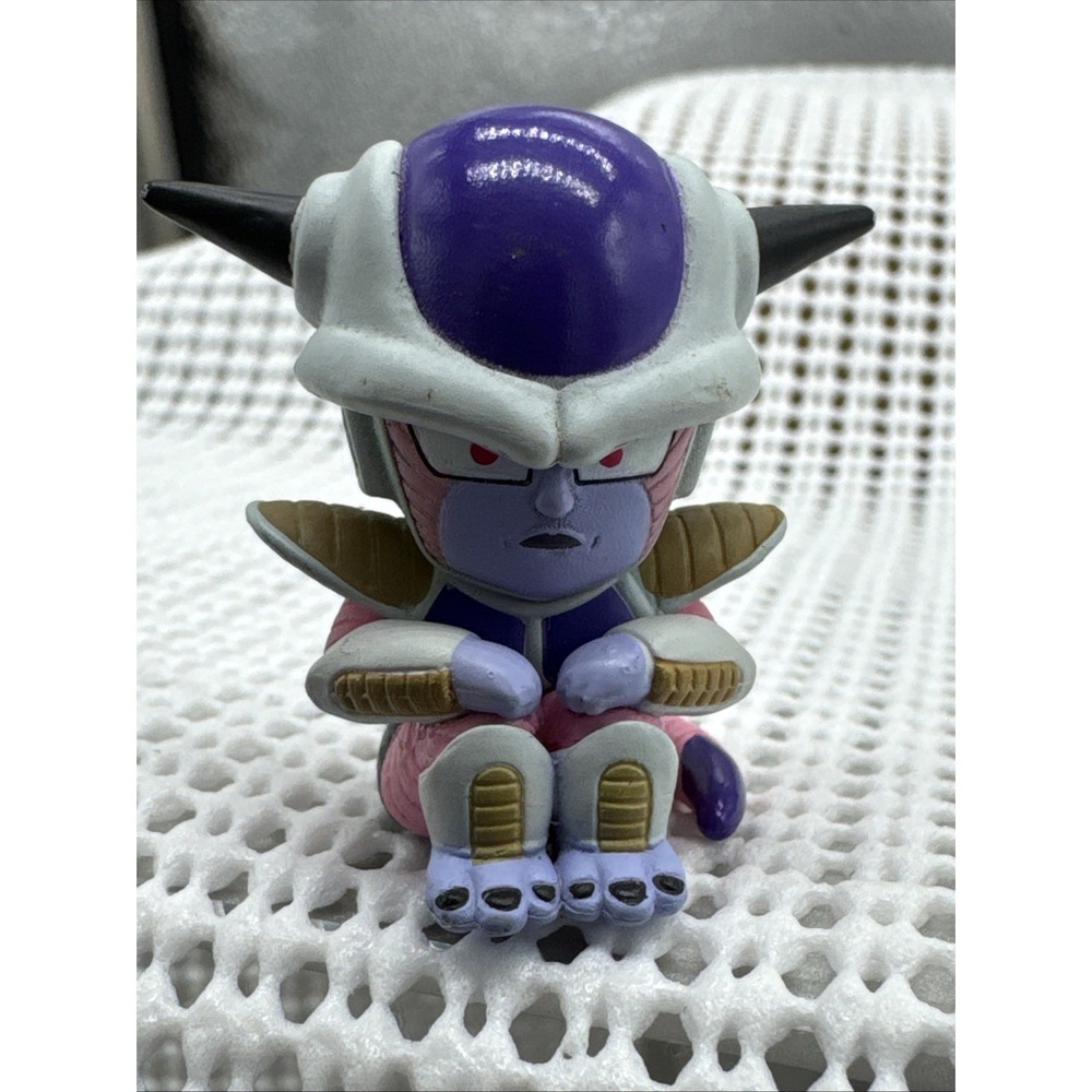 Dragon Ball Z Frieza Mini Figure Banpresto Sitting PVC Anime Toy B/S/T 4cm